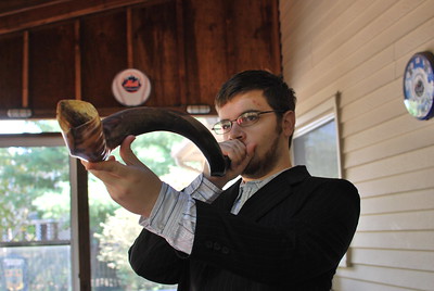 "Blowing The Shofar on Rosh Hashanah" by slgckgc is licensed under CC BY 2.0. To view a copy of this license, visit https://creativecommons.org/licenses/by/2.0/?ref=openverse.