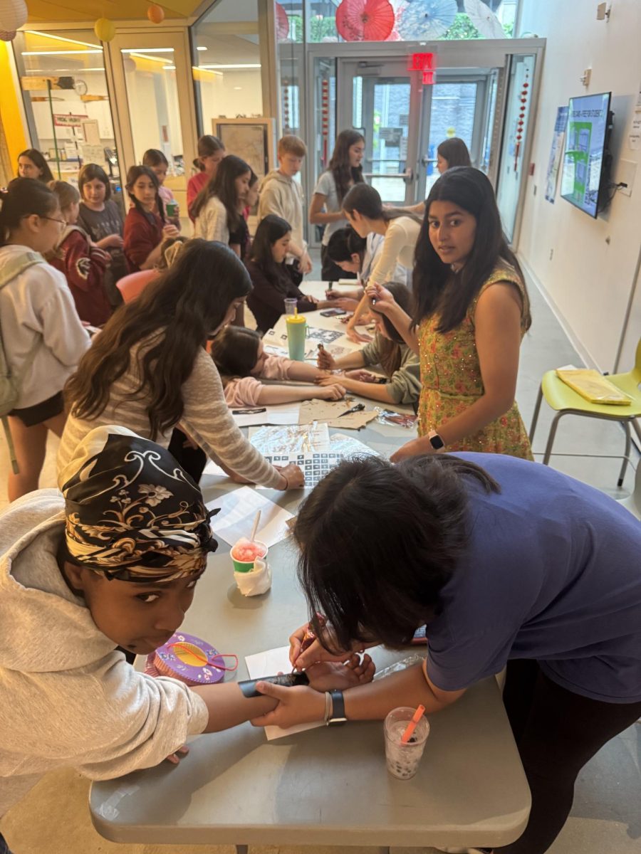 Students wait to have henna applied by members of AAPI cohort. 