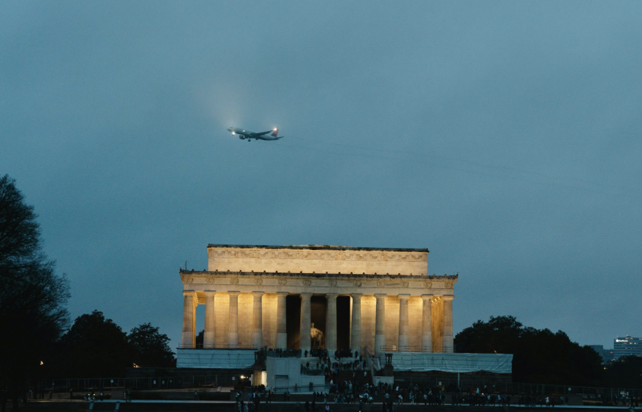 An aircraft approaches Reagan near the Lincoln memorial. Courtesy of Getty Images.